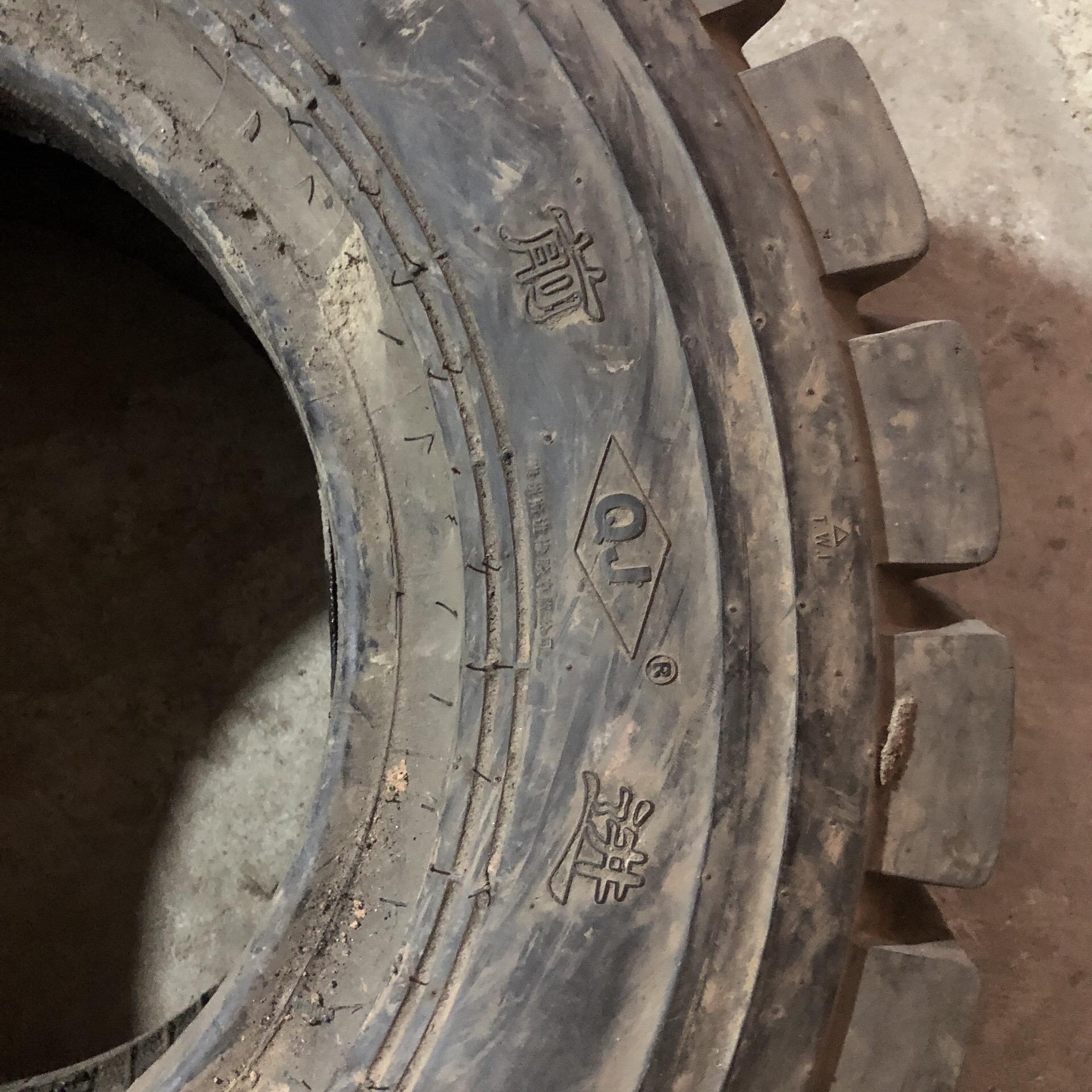 大量出售叉车轮胎650-10 28x9-15 825-150 300-15充气叉车轮胎