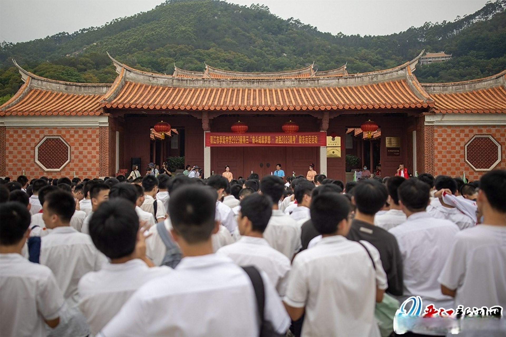 【季延高三学子励志远足 龙泉书院感受儒家文化】今日下午,晋江市季延