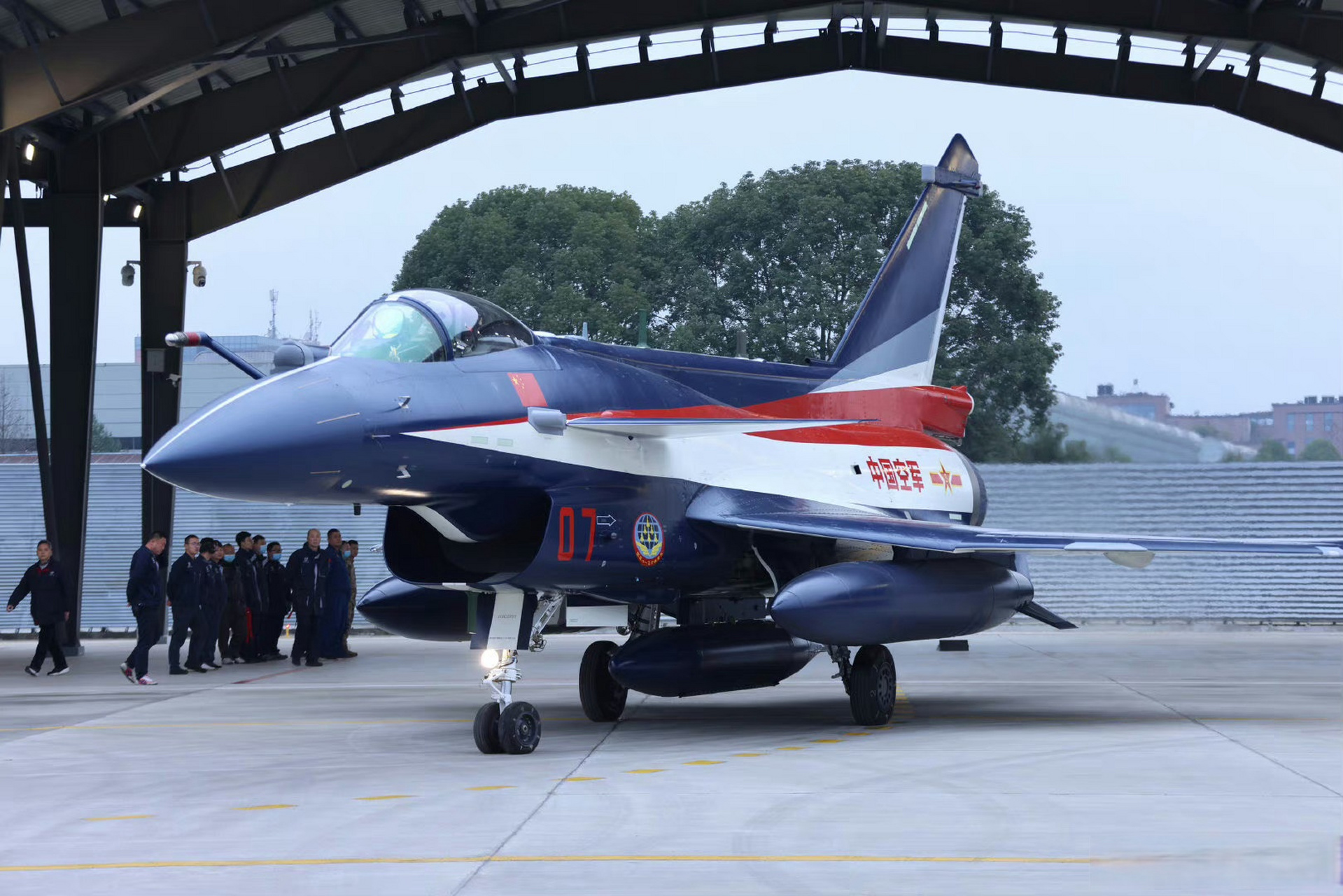 中国空军八一飞行表演队换装歼-10c表演机.