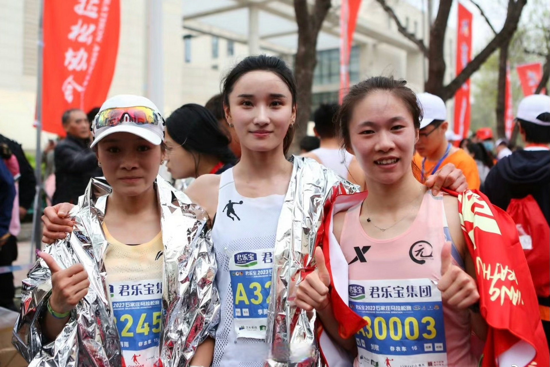 石家庄马拉松女子半程的三个好成绩!