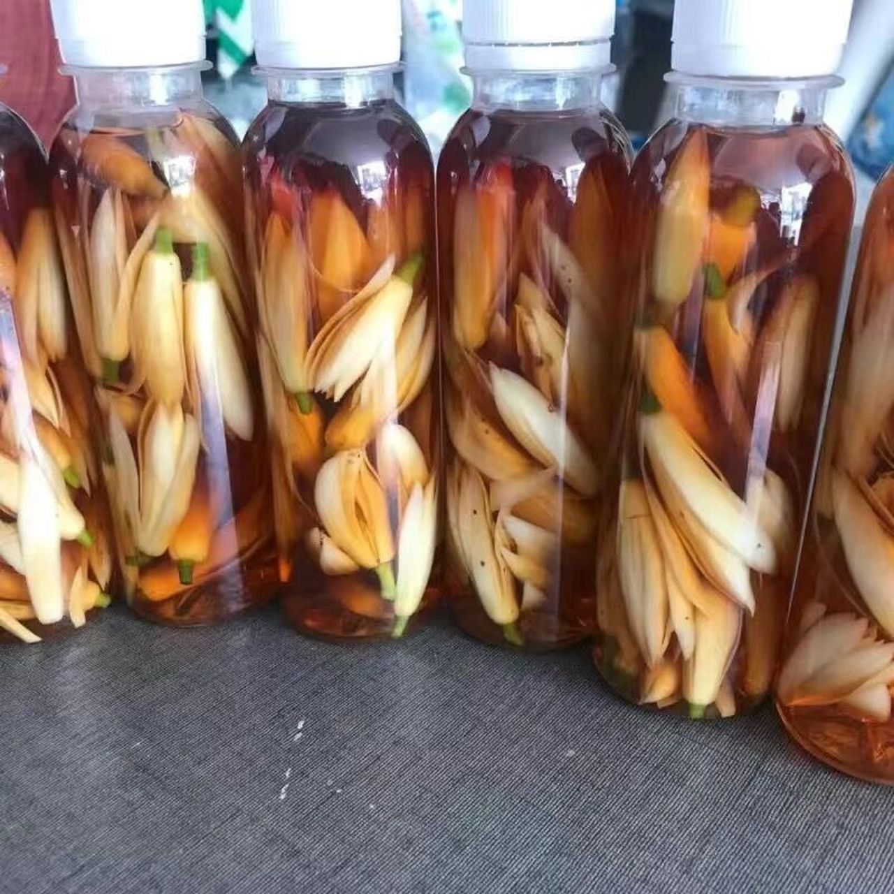 黄果兰泡酒 有人知道这是什么吗,我们小时候就是用这个黄果兰泡酒止痒