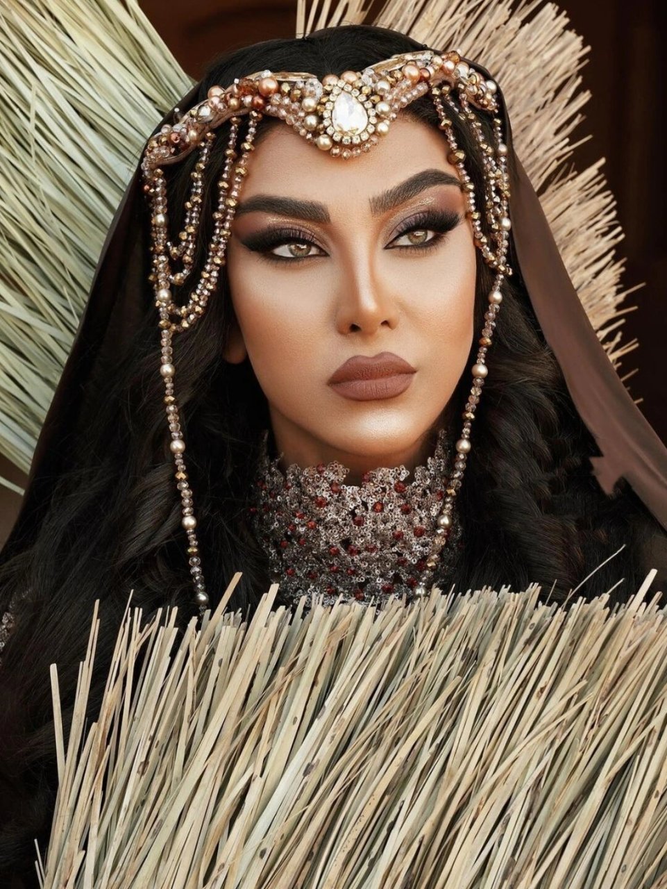 掀开中东女人的面纱 竟隐藏着如此绝色妆容 067815中东很多国家