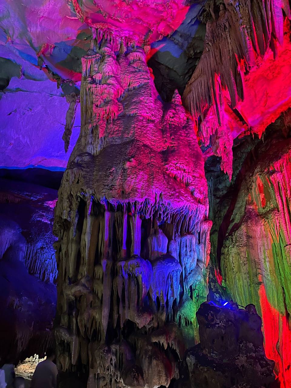 酒埠江白龙洞攻略 去了一直很好奇的白龙洞,就真的有一只小白龙在头上