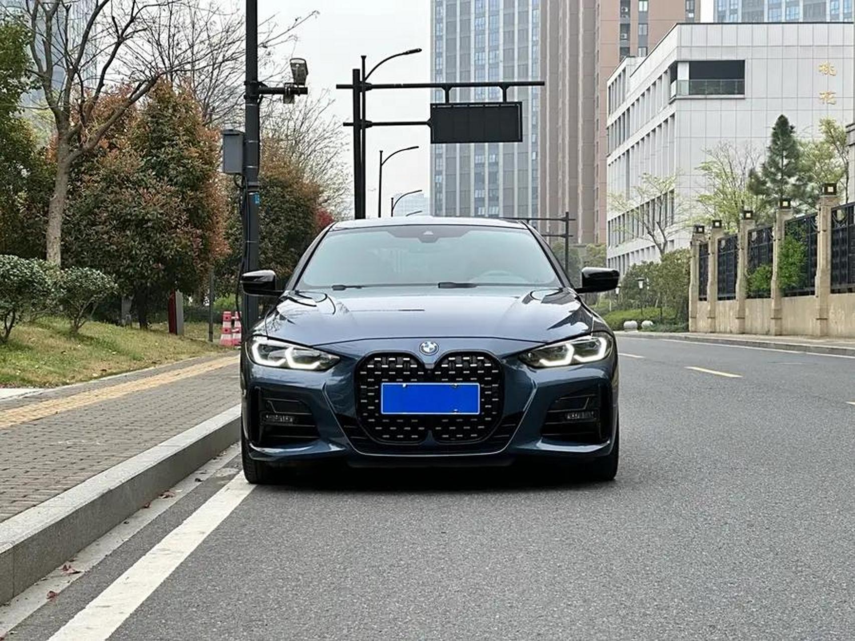 宝马4系2021款425im运动曜夜版.