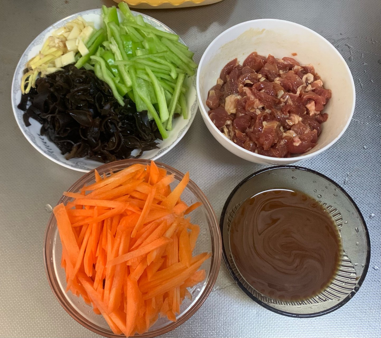 鱼香肉丝(鱼香牛肉丝) 今日份分享,超级下饭菜,鱼香牛肉丝～ 食材