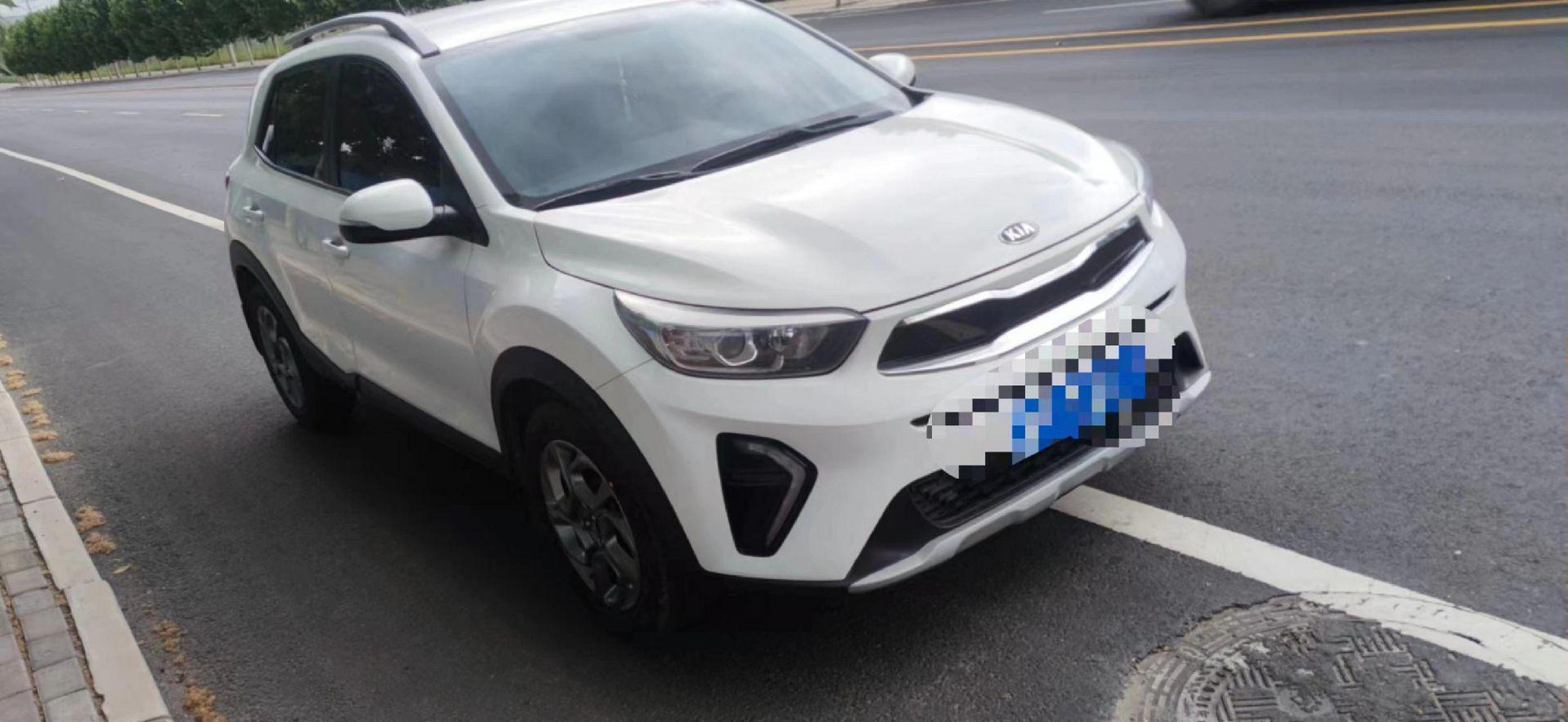19年起亚kx1小型suv,1.4排量省油,居家代步,保险到明年五月