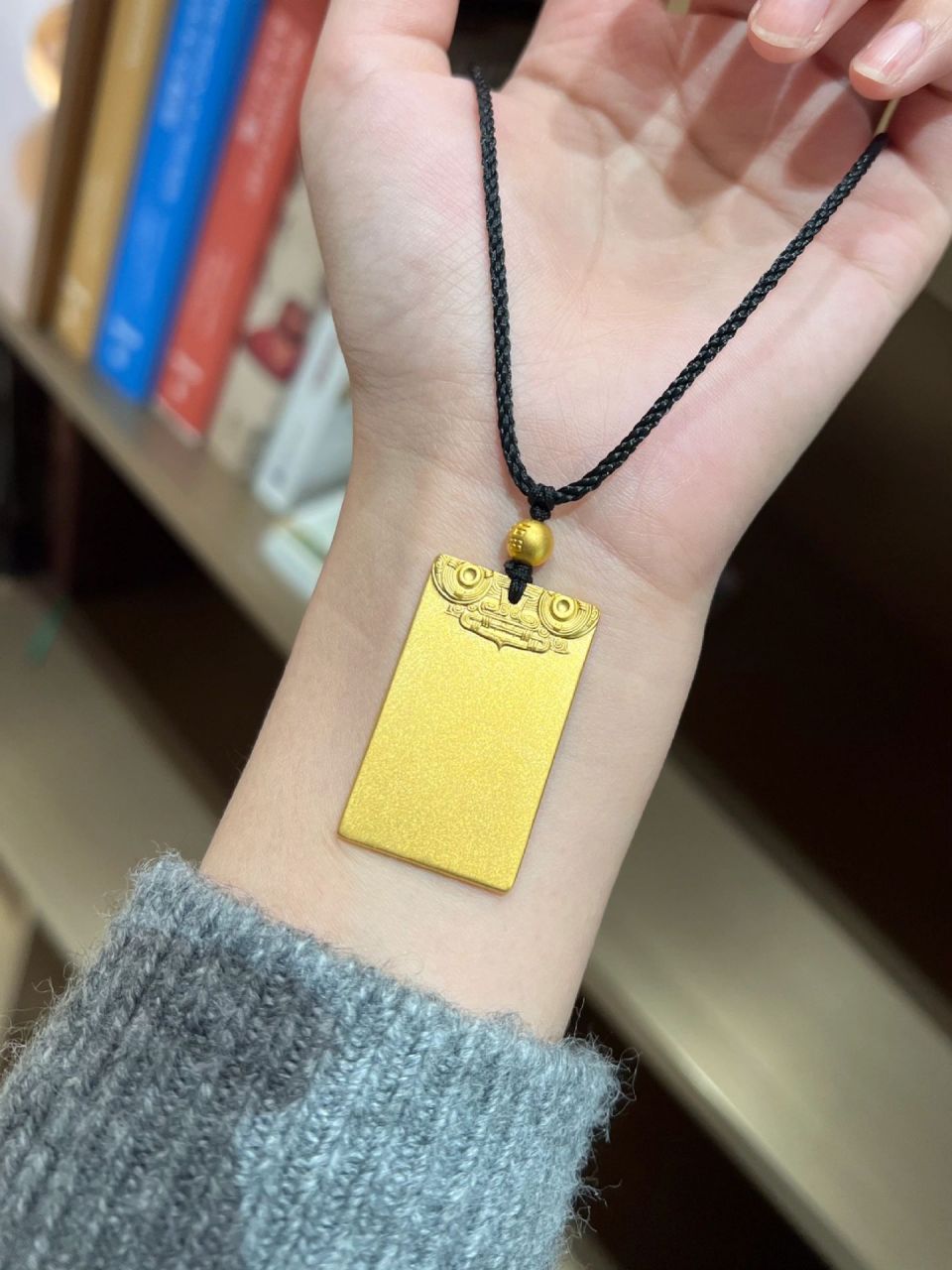 寓意好佩戴无禁忌的|周大福古法平安无事牌 平安无事牌,在古代的时候