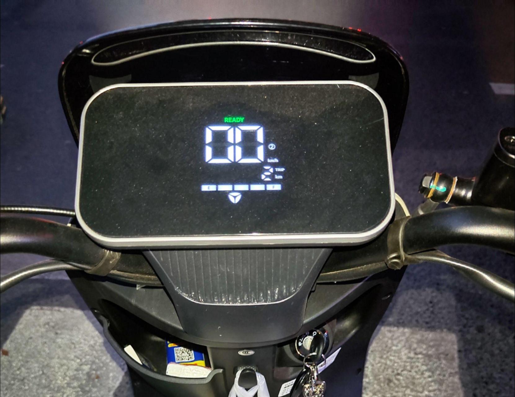 雅迪电动车 ,soc精准电量显示.