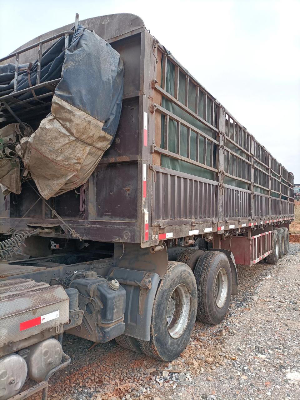 解放j6p半挂车,17年1月上户,国五排放,460马力锡柴,配13米直板高栏挂