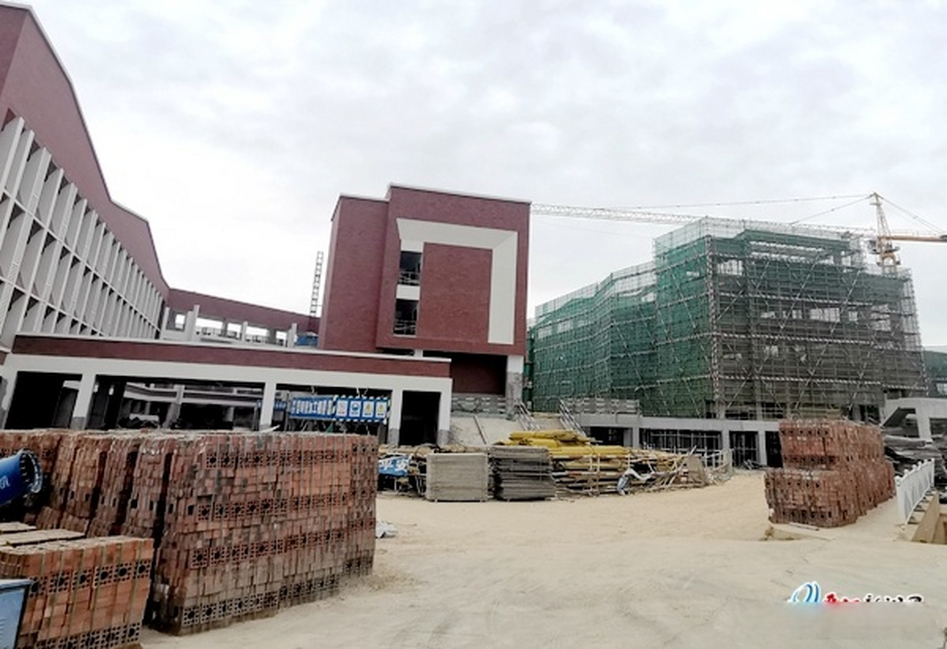 记者走访晋江市磁灶实验小学陶英校区项目工地发现,项目建设又有新