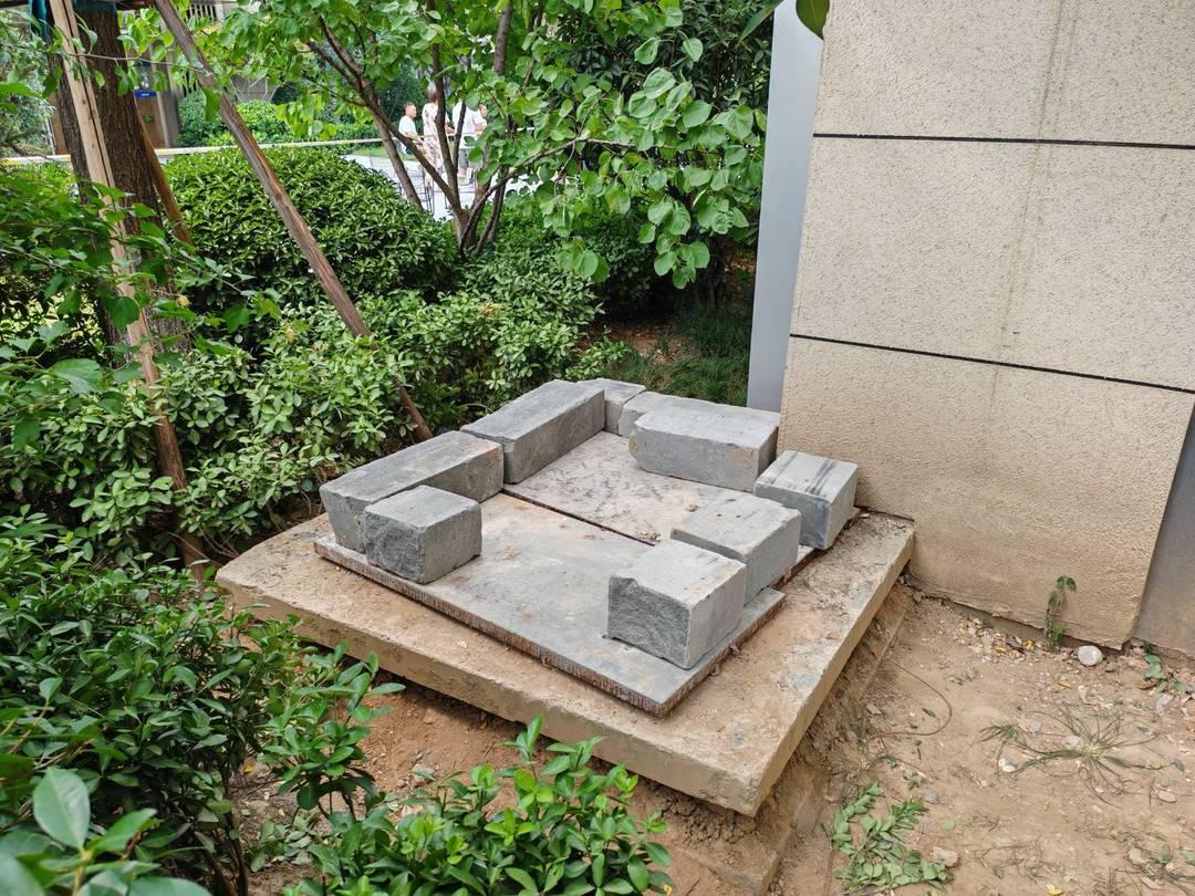 买的房,为什么没井盖】近日,陕西西安,8岁女童小区内坠入消防水井身亡