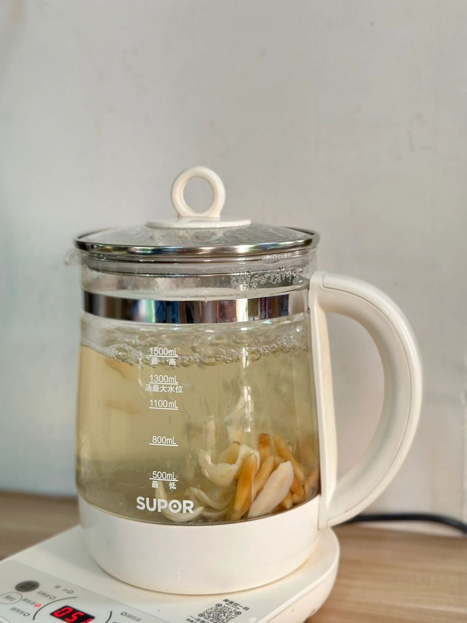 今天喝生津安神77润肺止咳的麦冬百合水 麦冬77百合泡水喝具有