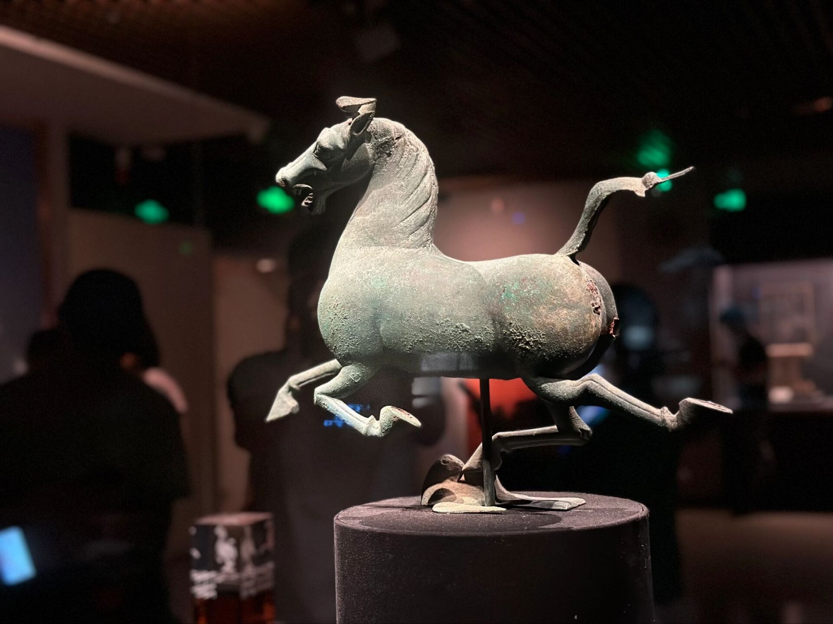 省博物馆,镇馆三宝    甘肃博物馆三大镇馆之宝,甘肃省博物馆铜奔马