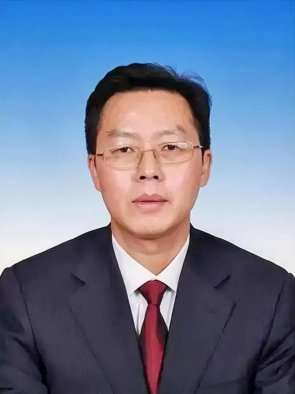 6月29日,我市人大常委会党组书记,主任张翊皓同志因突发疾病,不幸