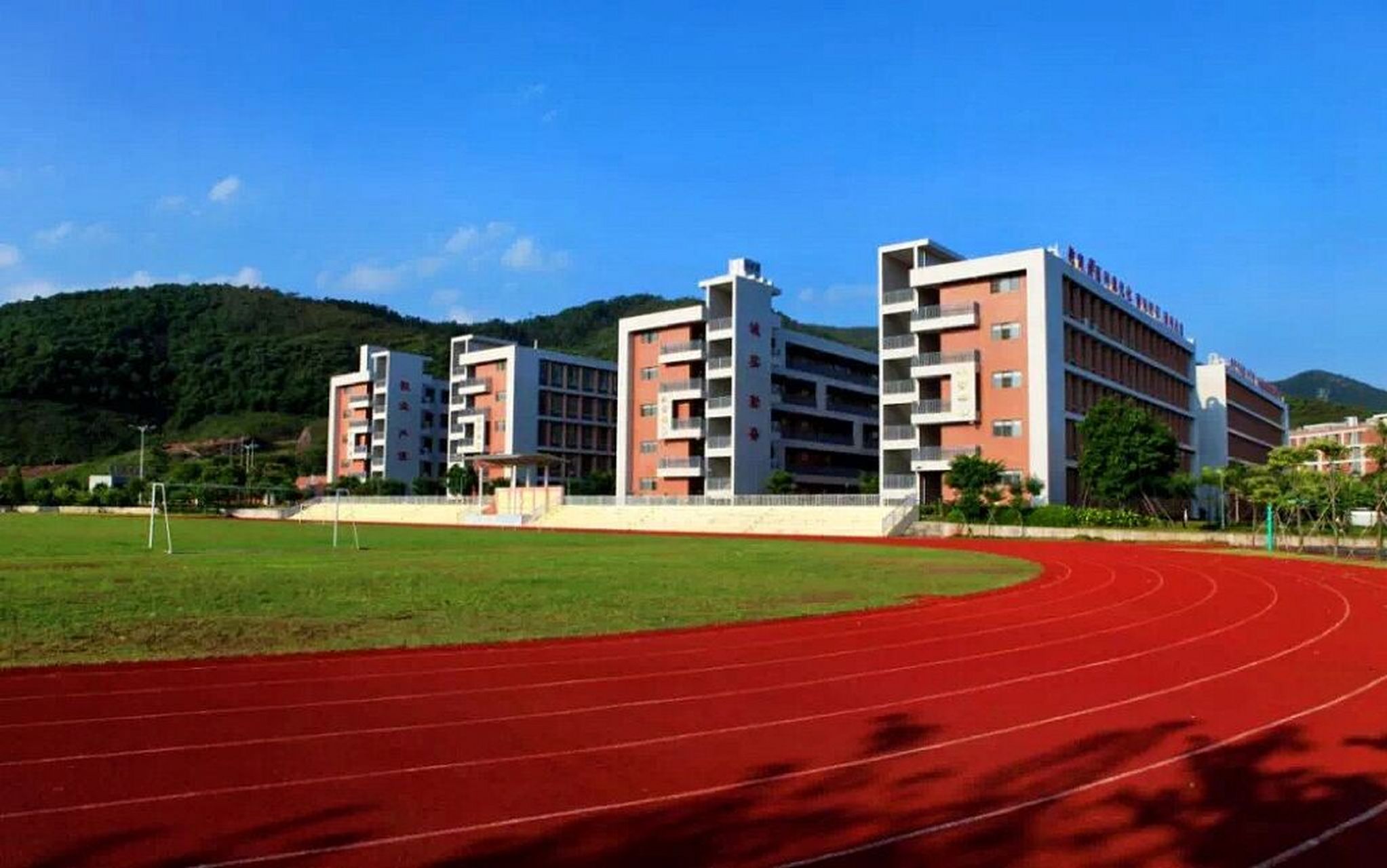 有好的校园环境是什么体验/大亚湾第一中学 有多少人会觉得学习会和