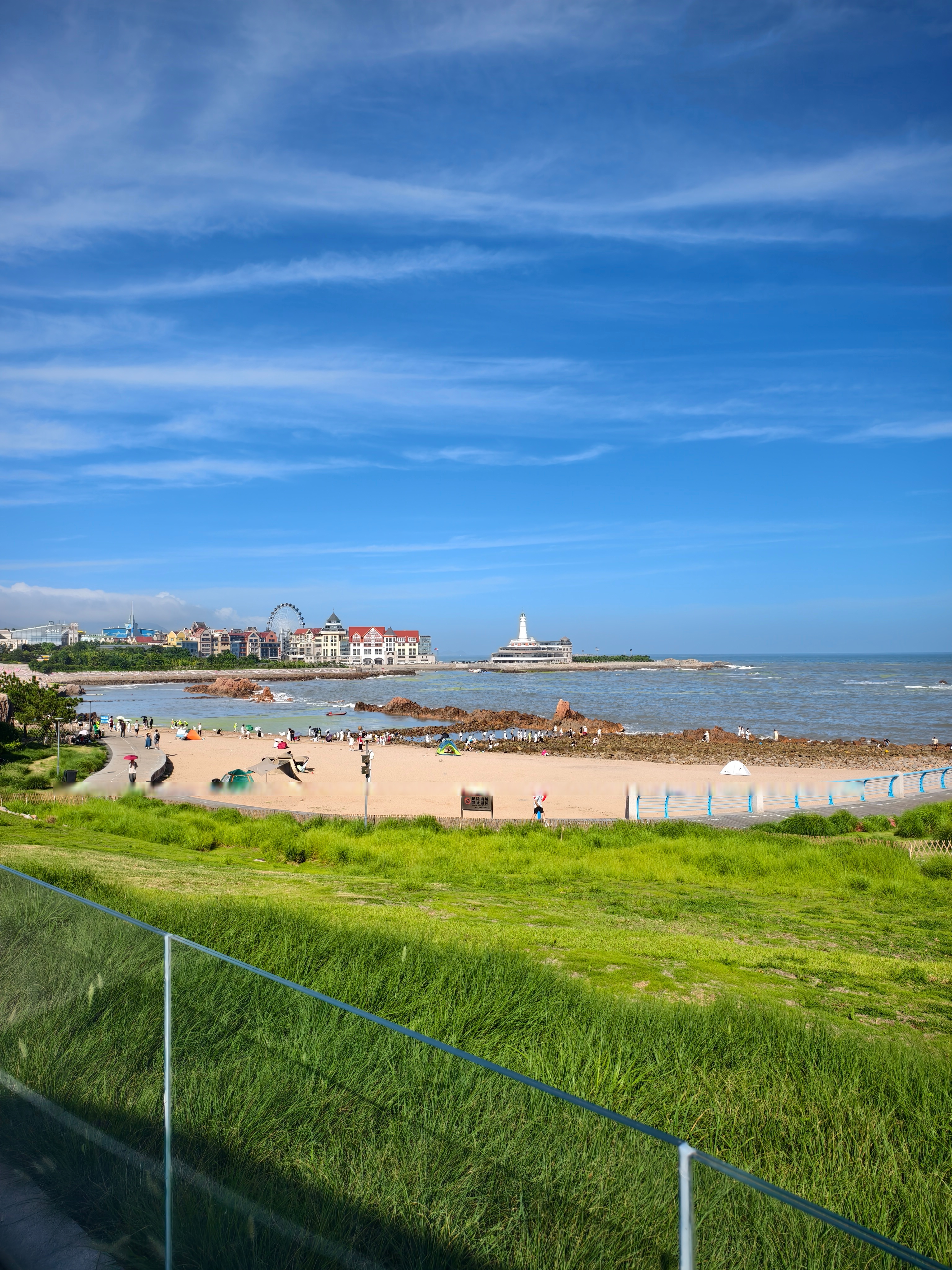 青岛海边的天气是不错,跟假的似的,随手一拍,就是壁纸级