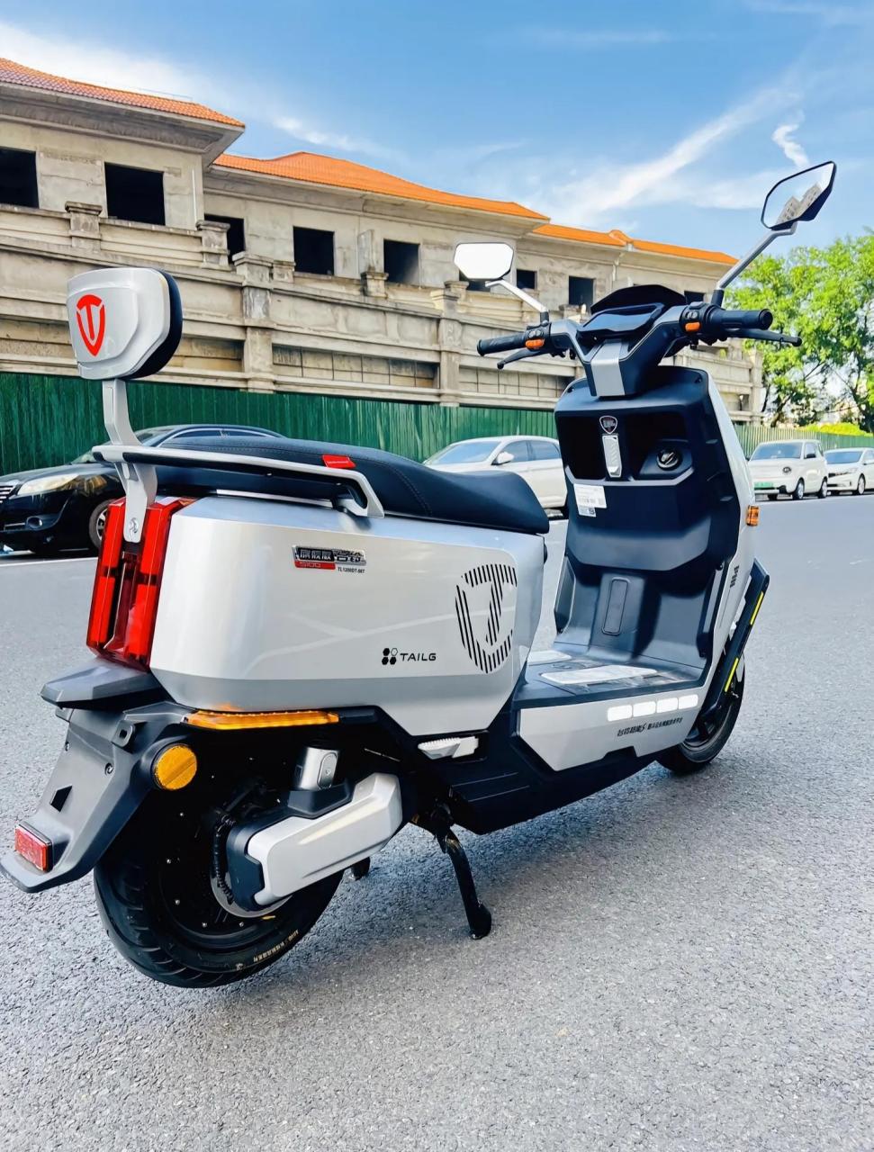 电摩72v35a,六块大土豆,续航150公里,极速74,tcs防滑功能,gps定位