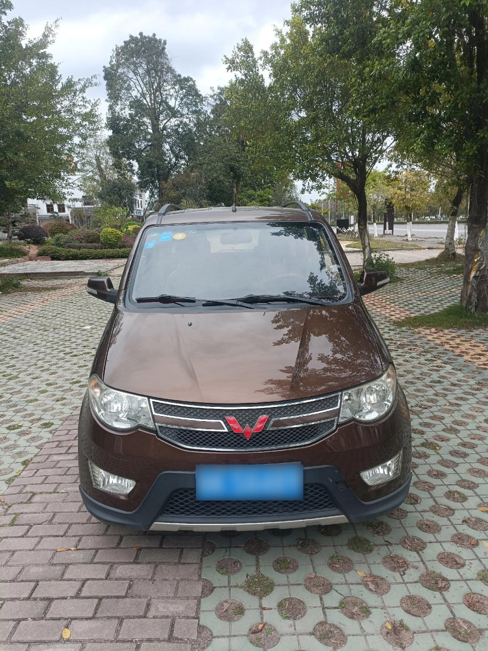 13年12月五菱宏光s1.5带空调,后雨刷,七座高配版!真皮座椅.双气囊.