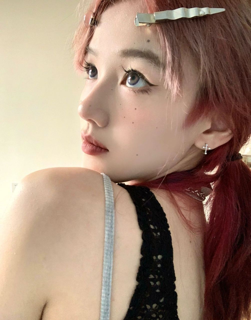 好喜欢长在右边眉毛上的这颗痣 好喜欢长在右边眉毛上的这颗痣