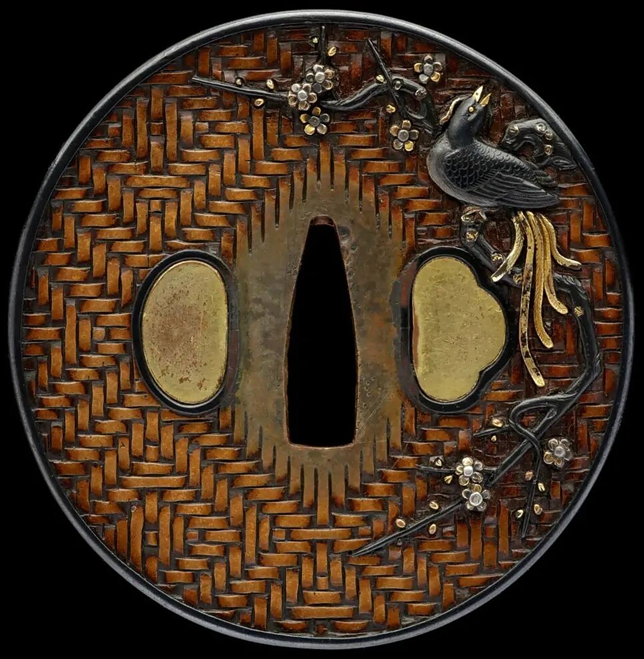 方寸即世界———日本刀镡 "镡"(或称锷,即现代所通称的护手或剑格)是