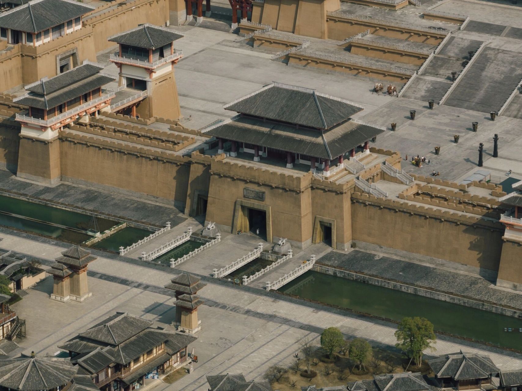 西南影都——秦汉影视城张弛有度的建筑美学 "方"是规整,"圆"是应变