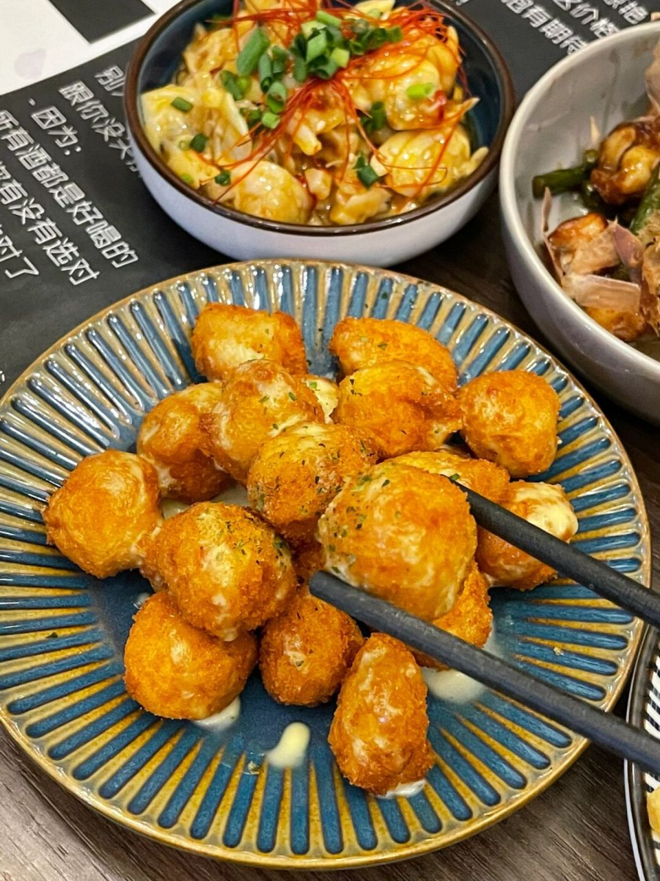 新天地火了很久的小酒馆 是打工人的深夜食堂 菜品都好好吃 酒的名字