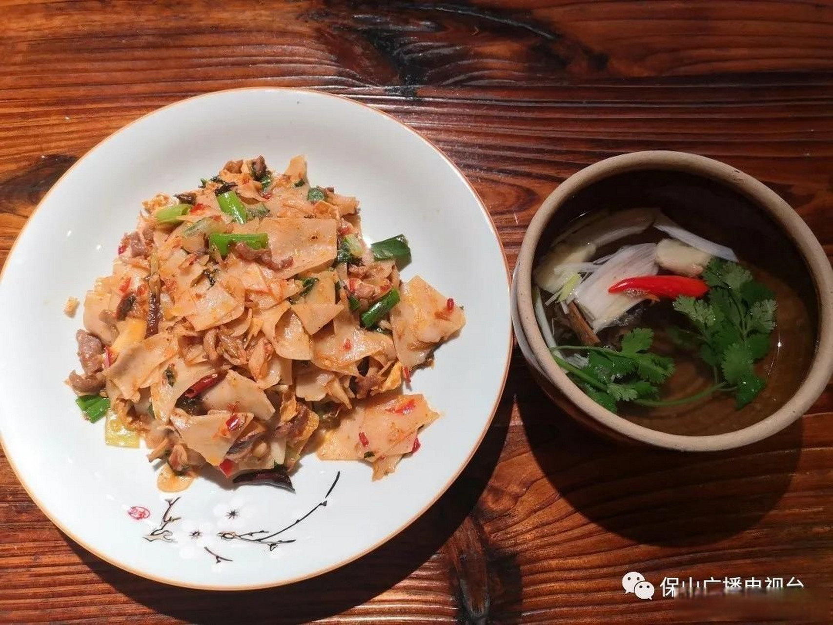 当腾冲"大救驾"遇上"青龙过海汤"】"大救驾"是腾冲最出名的传统小吃