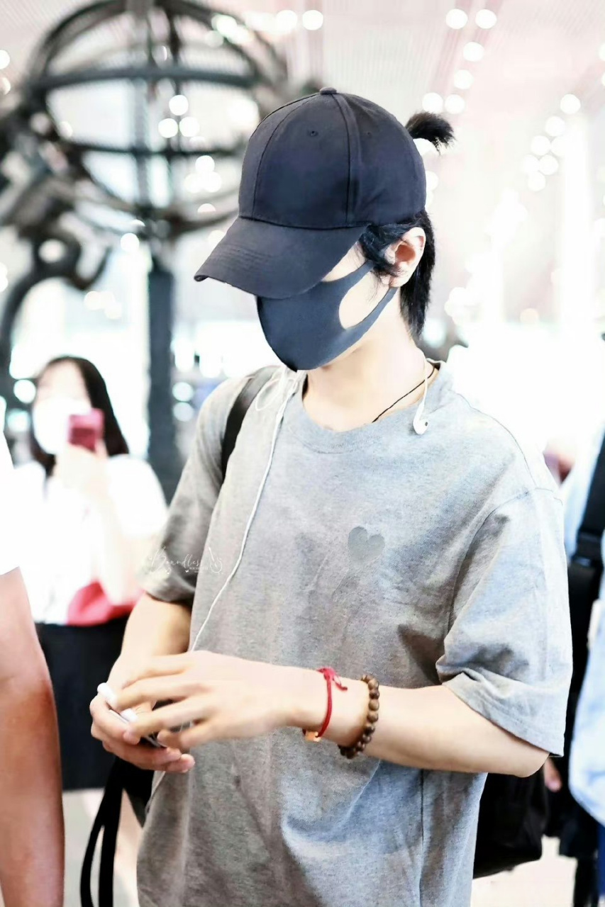 肖战扎小辫vs王一博扎小辫##肖战的小揪揪vs王一博的小揪揪# 肖战