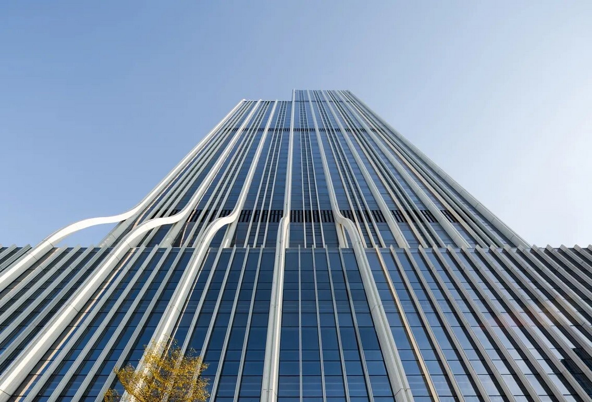 1991年,改革开放的深圳,位于笋岗路与宝安北路的帝豪酒店开业; 2016年