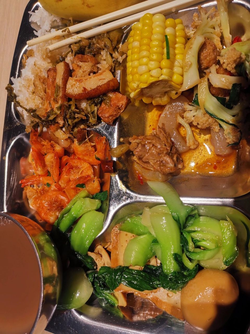 看一下公司免费员工食谱 听说现在员工食堂也内卷 看看我们这两周的