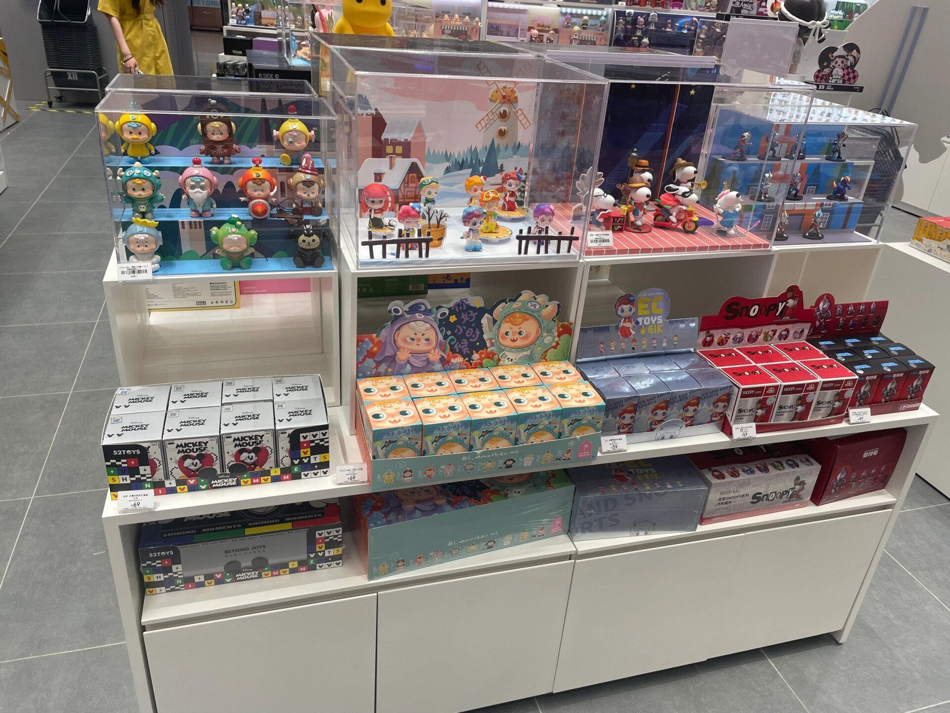 重庆买手办的好地方 今天逛万象城北区看到这家店,地方很大,手办种类