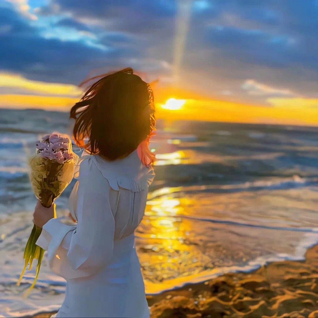 女生头像|落日海边风景女头分享 你可以在夜里崩溃,但我希望天一亮,你