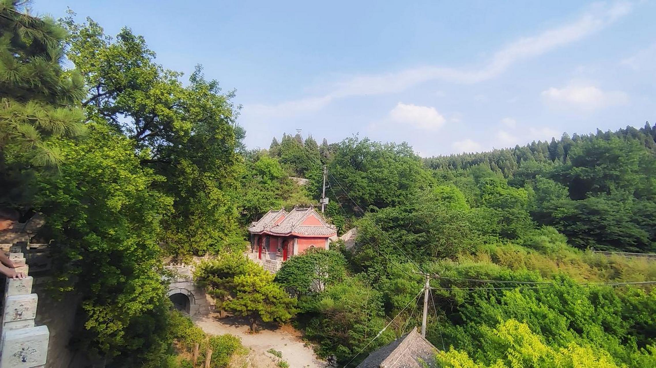 青云寺位于山东省淄博市淄川区岭子镇槲林村西北盘山与九纹山之间的