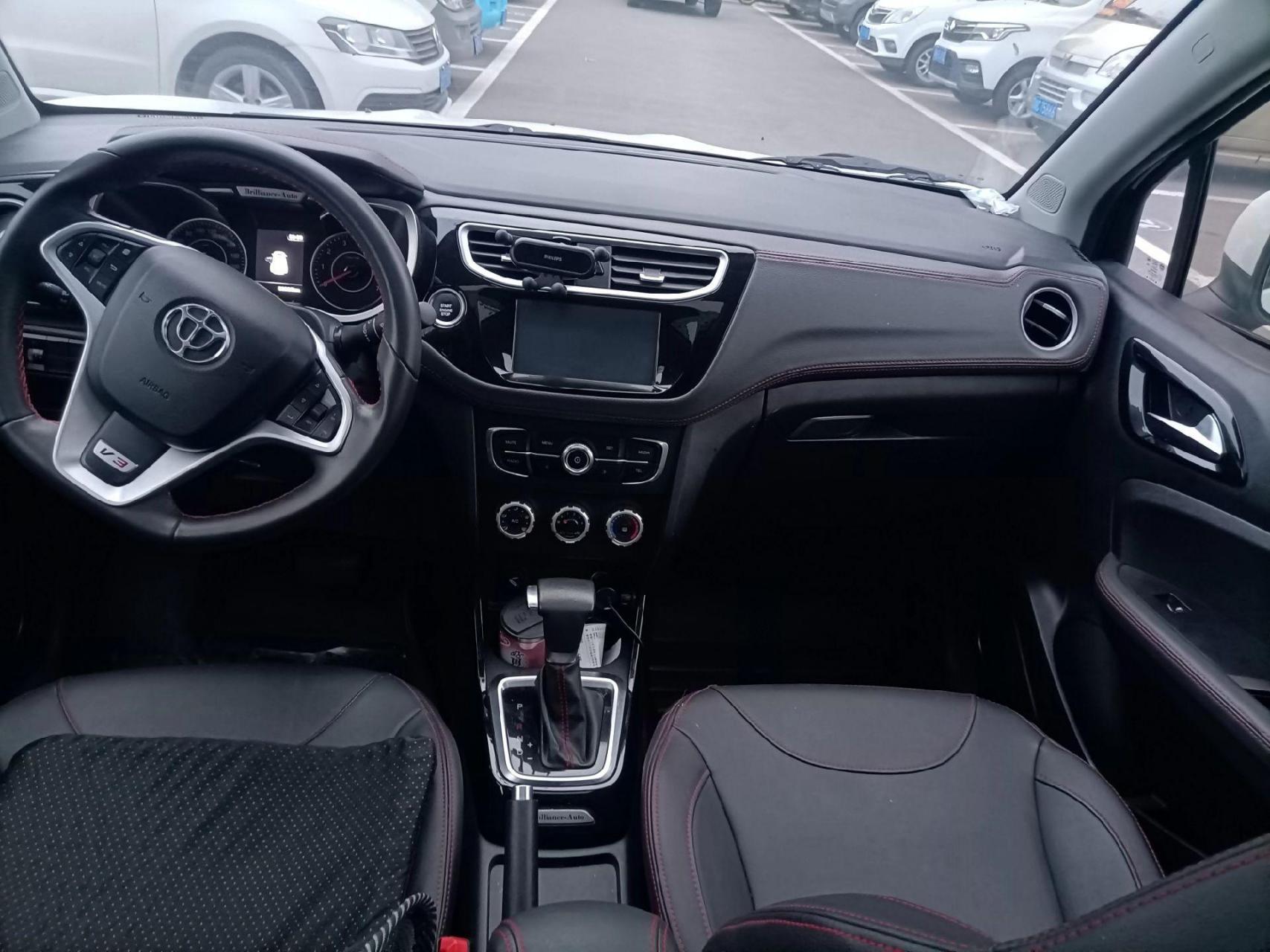 新到16年自动挡中华v3顶配,5万公里一手户,全车原版,一两个面补漆精品