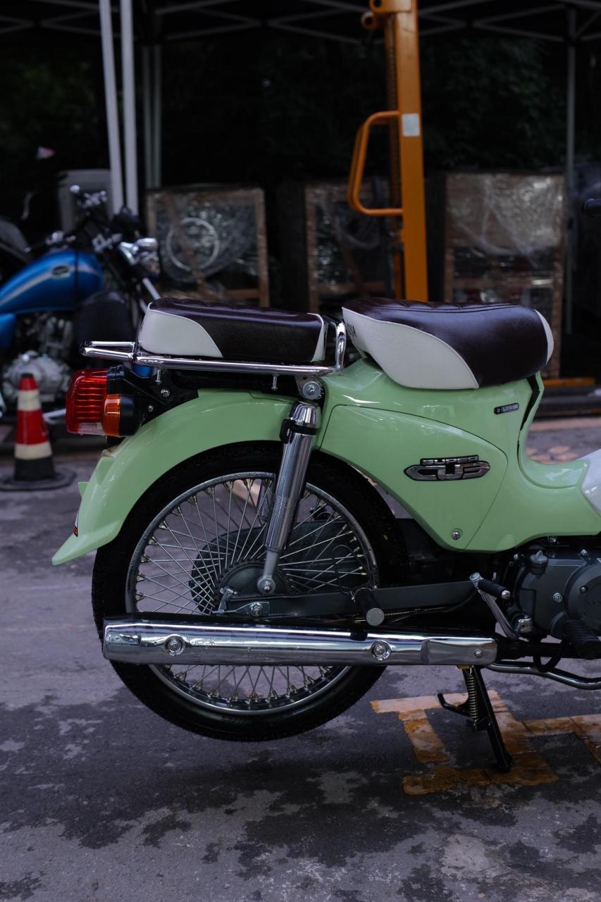 洛嘉 后浪复古弯梁车.官方指导价:6880现在优惠两千多