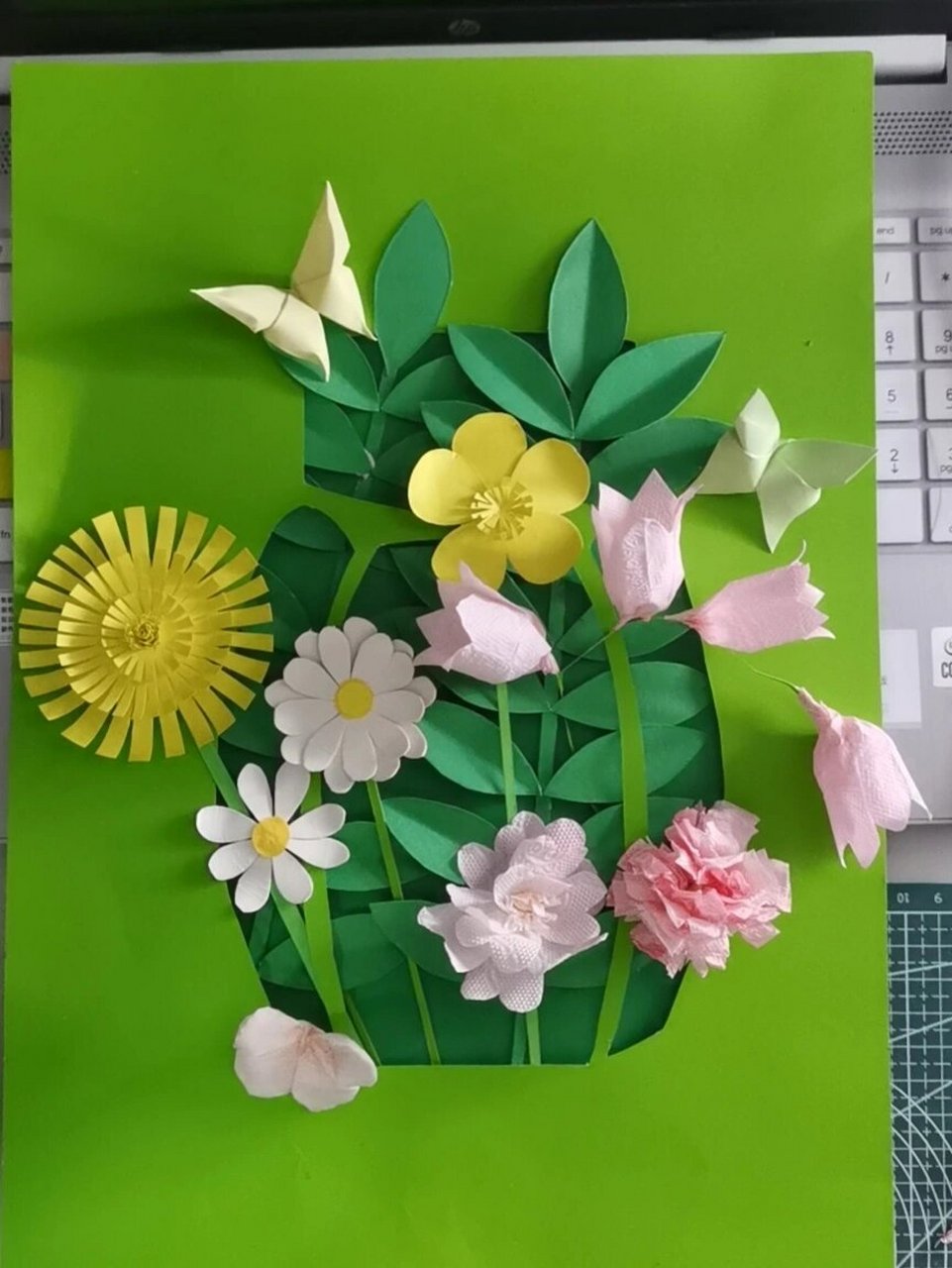 折纸手工剪纸花艺术diy装饰画植物花卉蝴蝶 终于弄好手工课作业啦!