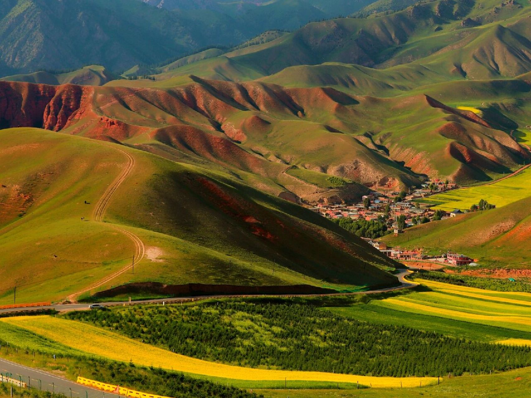 卓尔山风光 | 青海 | 手机看风景 9595卓尔山简介:卓尔山属于丹霞