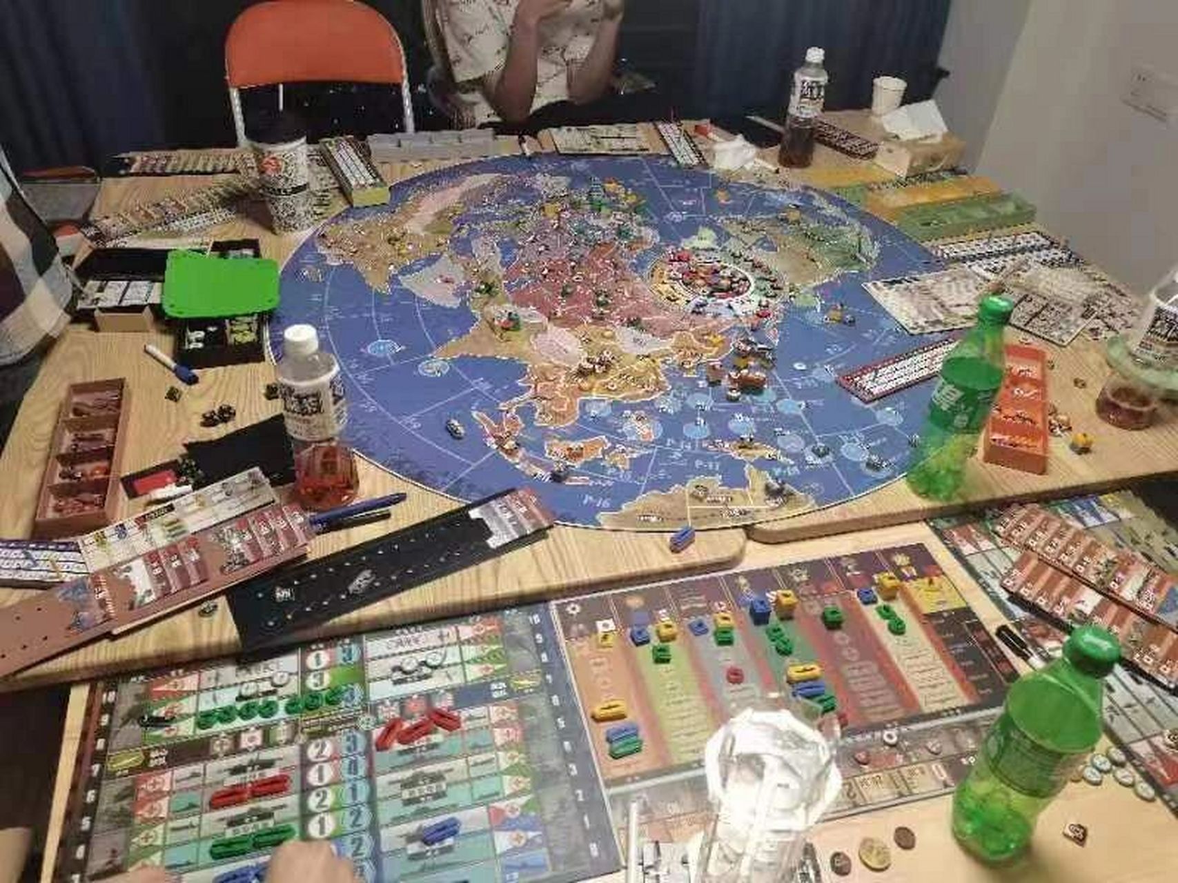 warroom-作战室 扮演二战的高级指挥官在桌子上决定整个世界的命运