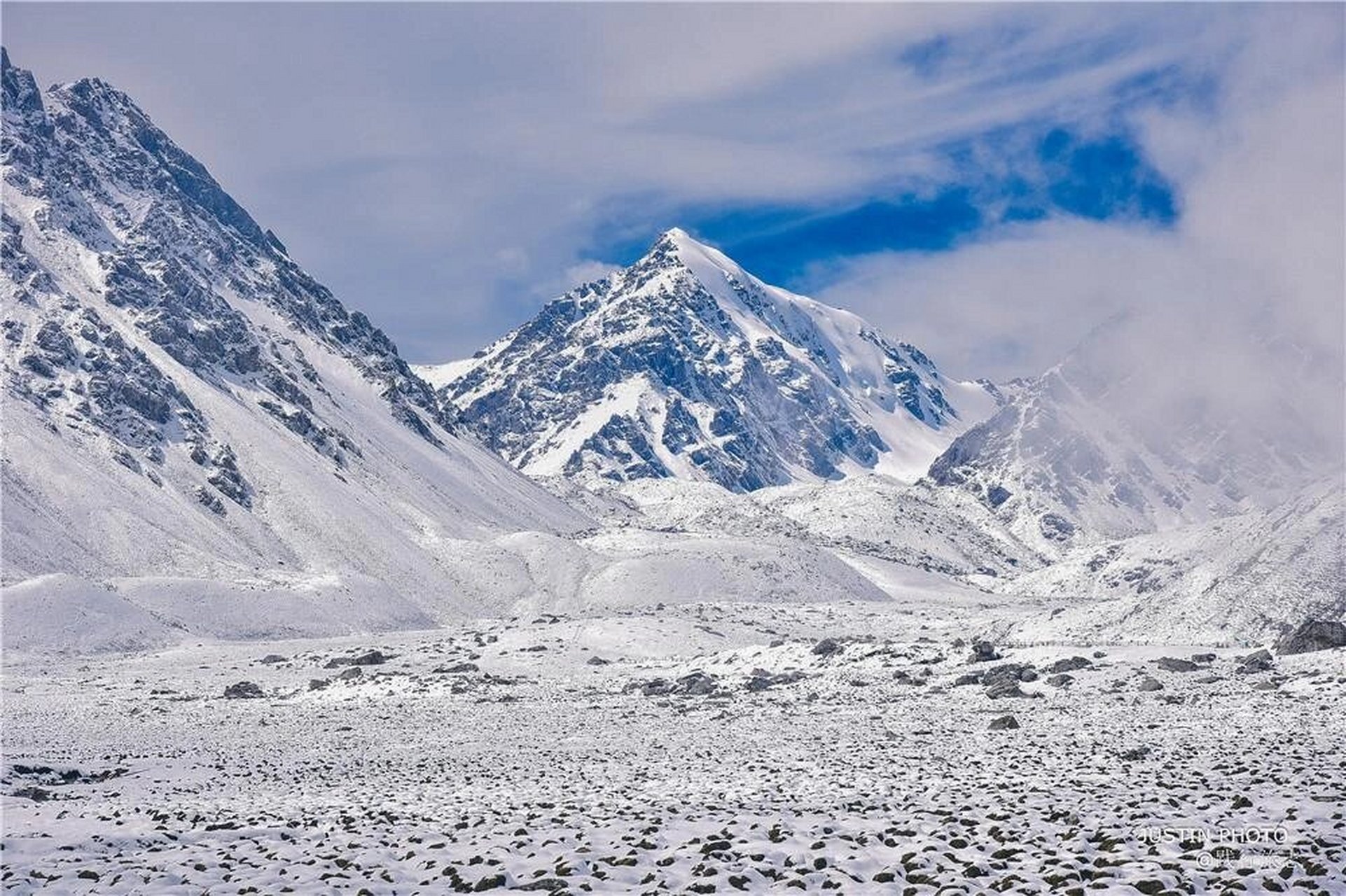 巴尔斯圣山,也叫巴尔斯雪山 巴尔斯圣山景区位于张掖市肃南裕固族自治