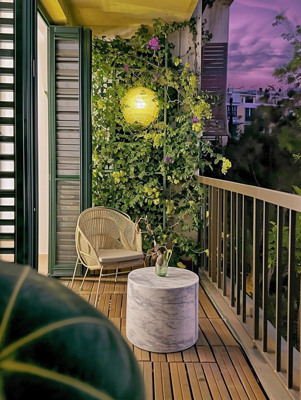 这不只是一个简单的阳台,它是我心中的一片小天地,充满了我对生活的