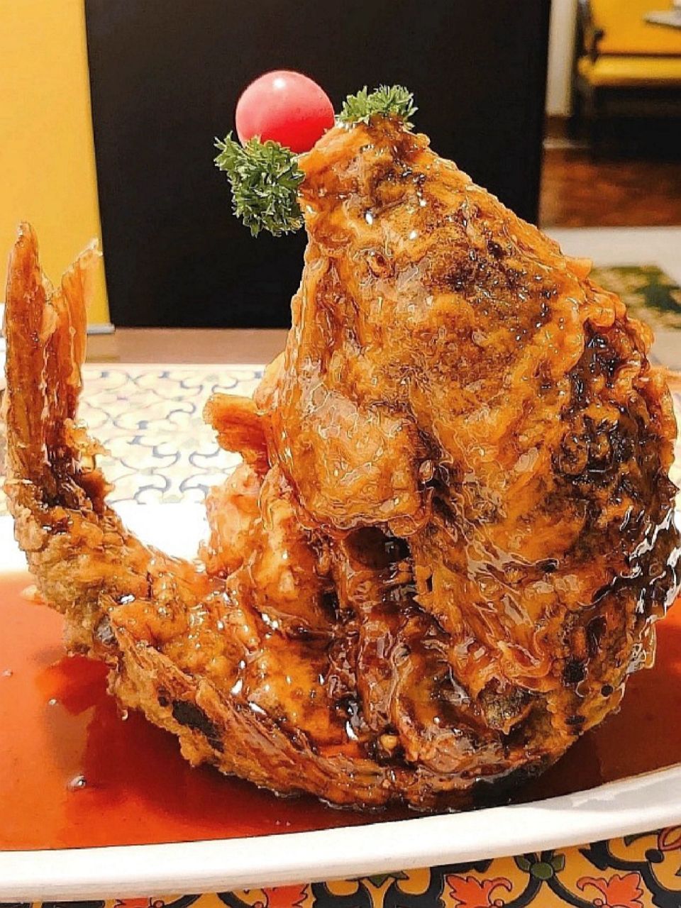 糖醋鲤鱼: 糖醋鲤鱼是用鲤鱼制作的一道山东济南传统名菜,为鲁菜的