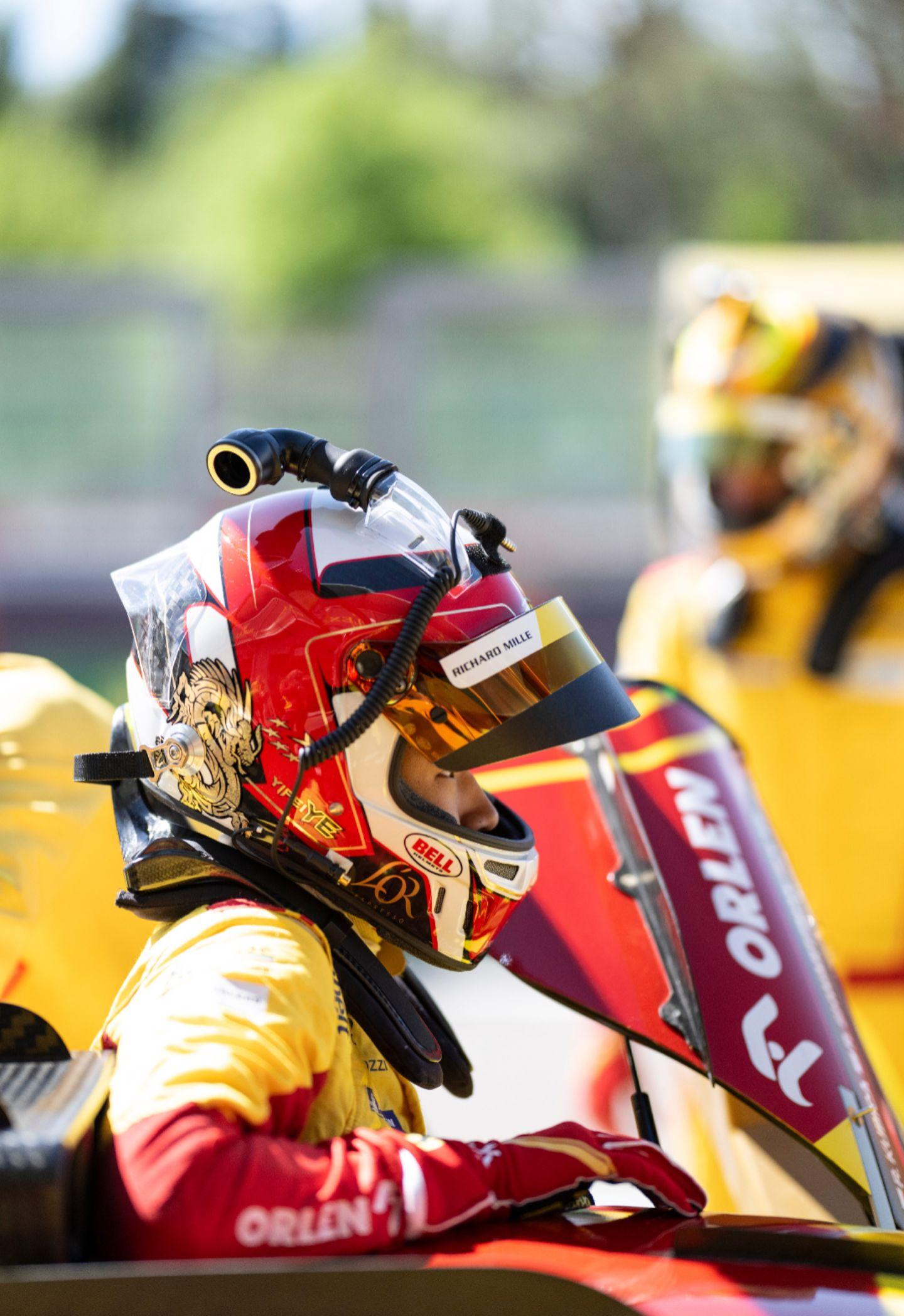 中国车手叶一飞驾驶法拉利499p斩获一练最快圈速 hypercar:af corse