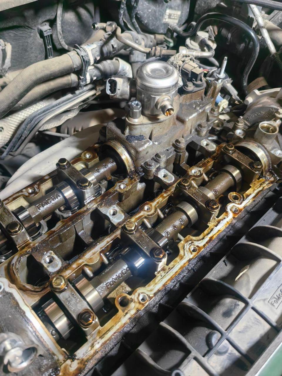 翼虎1.6换气门室盖垫有点费工呀