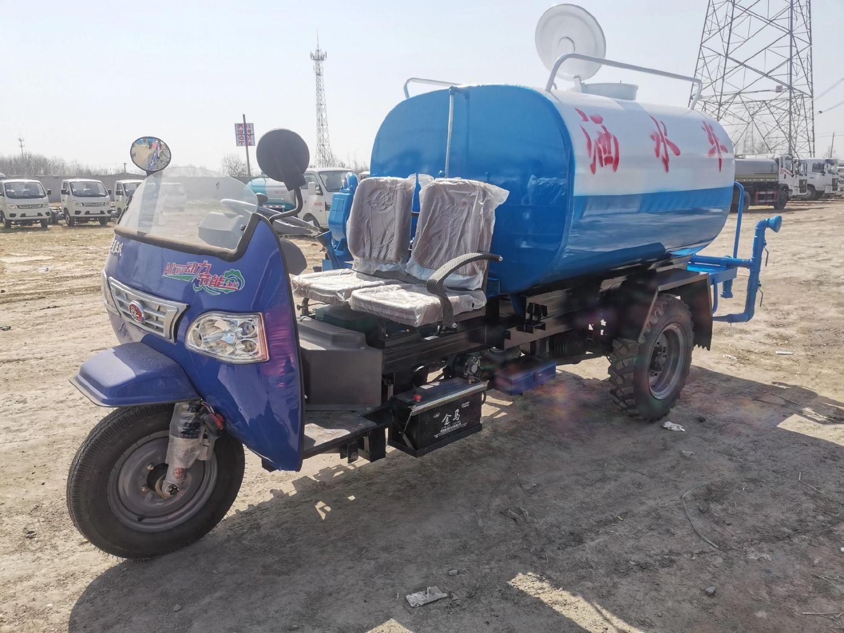农用柴油版五风牌2立方三轮洒水车.