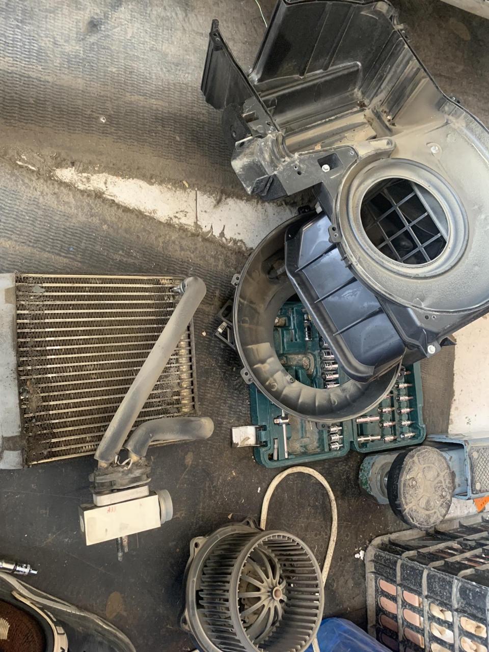 别克凯越更换蒸发箱 不需要拆仪表台