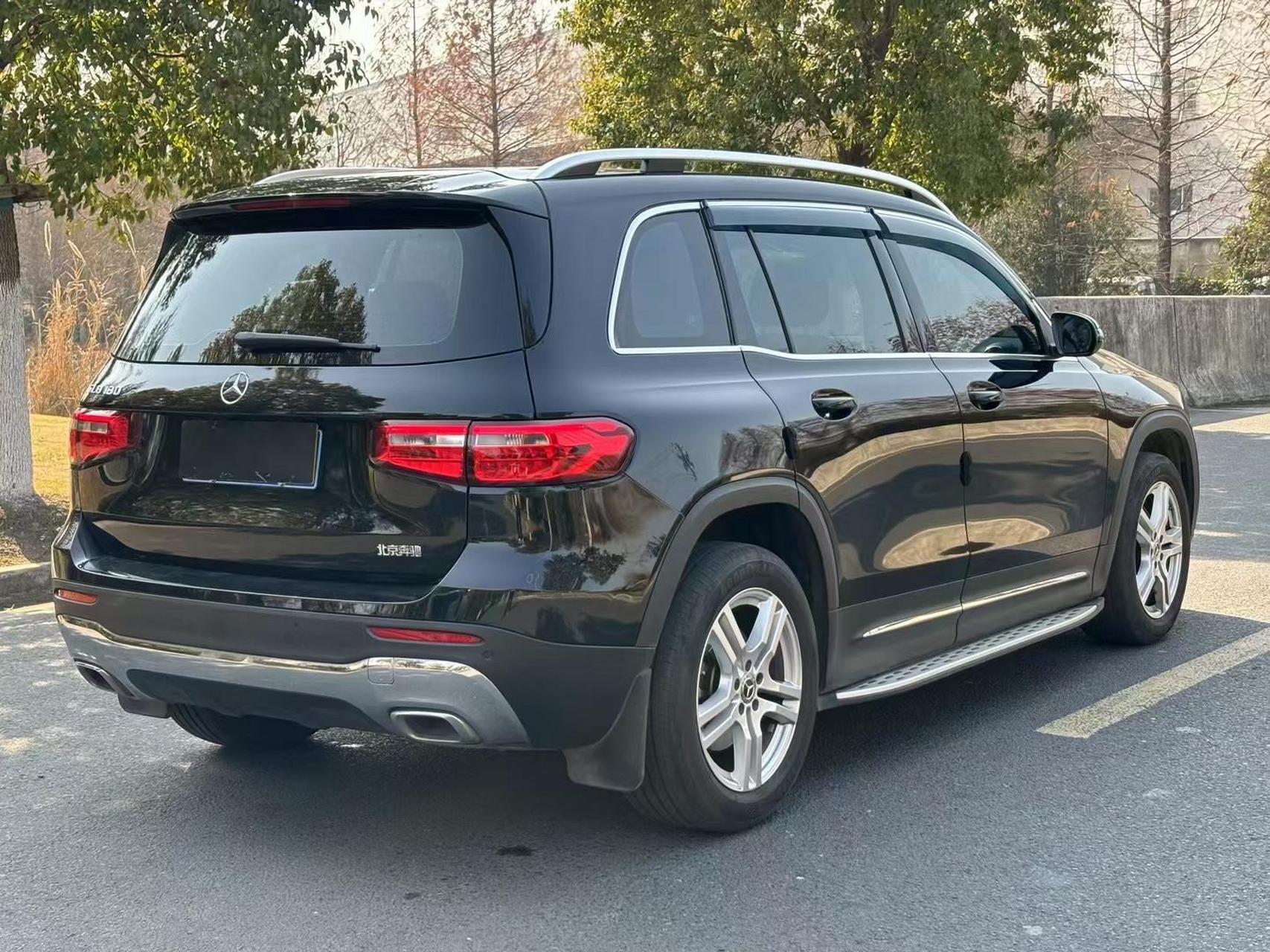 极品一手2021年奔驰glb,9915导价30.28这款,七座时尚版!