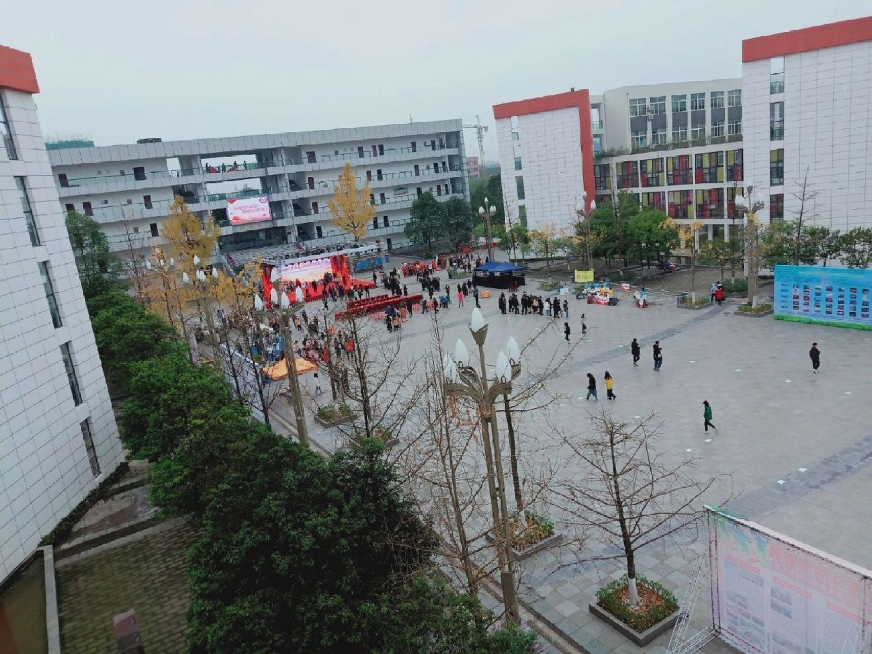 四川商务职业学院 四川商务职业学院在校大学生24小时在线解答所有