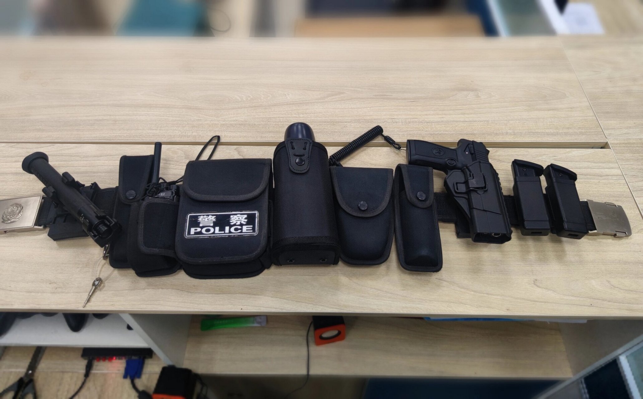 盘点一下两岸三地警用装备不同的名称 大陆:警用武装腰带(八大件,八
