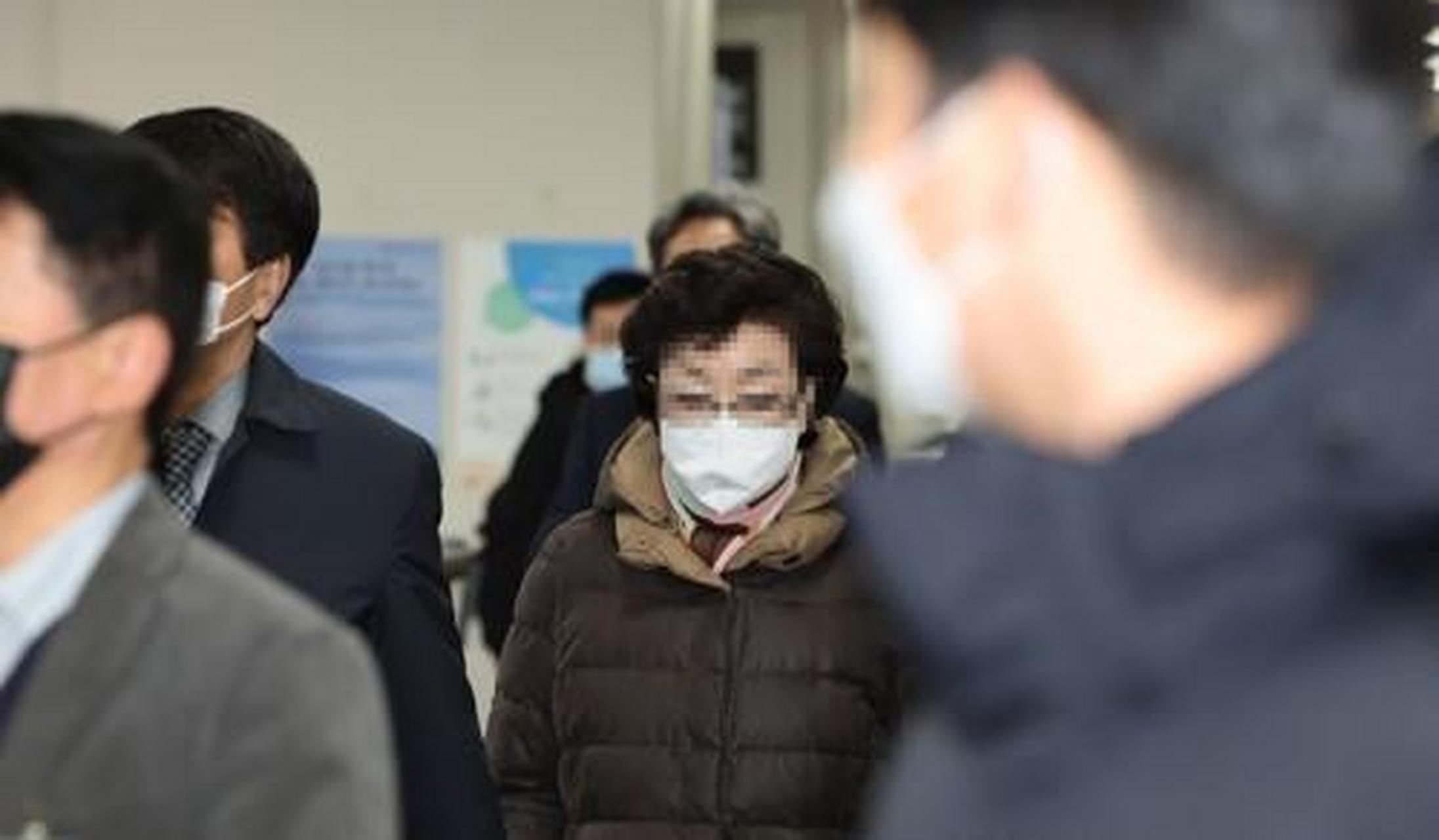 21日,韩国京畿道一家地方法院作出判决,驳回尹锡悦总统岳母崔恩顺的