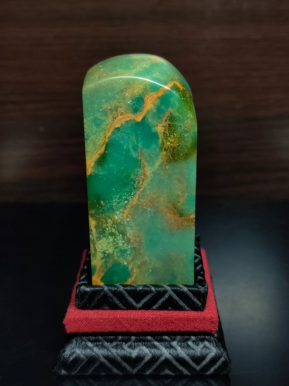 收藏品,老料子,绝矿品种青田石山炮绿 山炮绿位于汤垟乡,离乡驻地汤垟